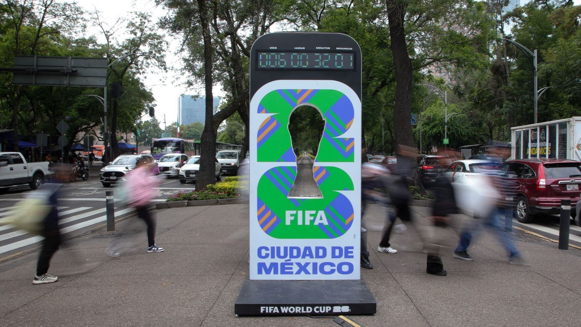 Reloj mundialista a dos días del inicio de la Copa Mundial de la FIFA 2026 en Paseo de la Reforma. Foto: Cuartoscuro